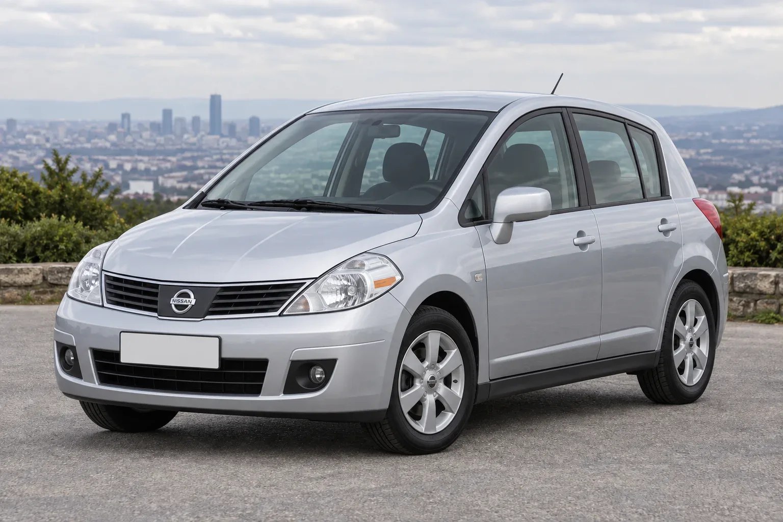 Nissan Tiida — сгенерированная иллюстрация модели при дневном освещении