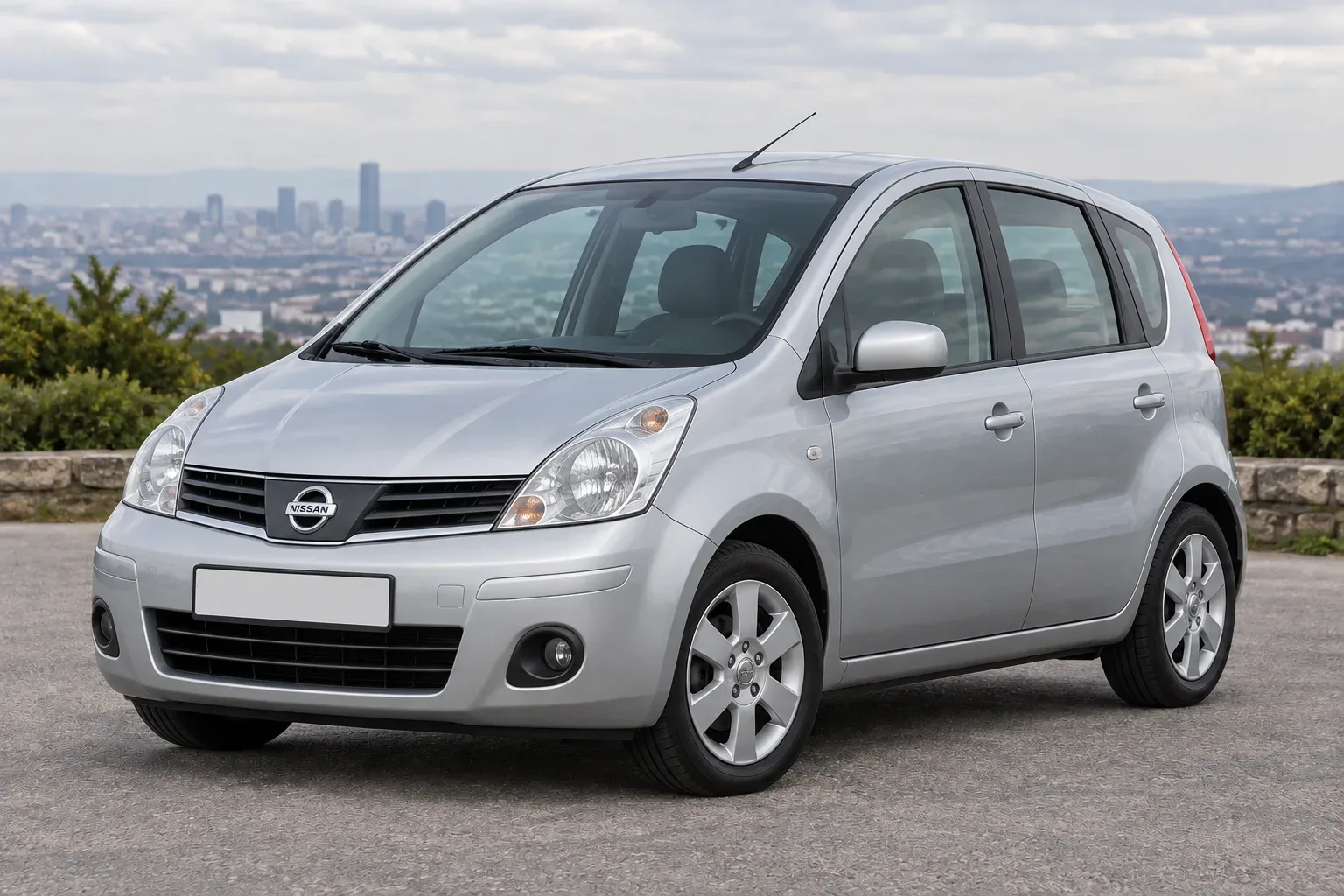 Nissan Note 1 / E11 — сгенерированная иллюстрация модели при дневном освещении