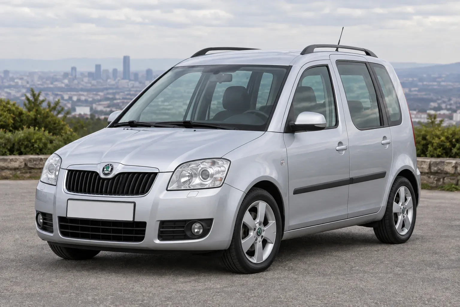 Škoda Roomster — сгенерированная иллюстрация модели при дневном освещении