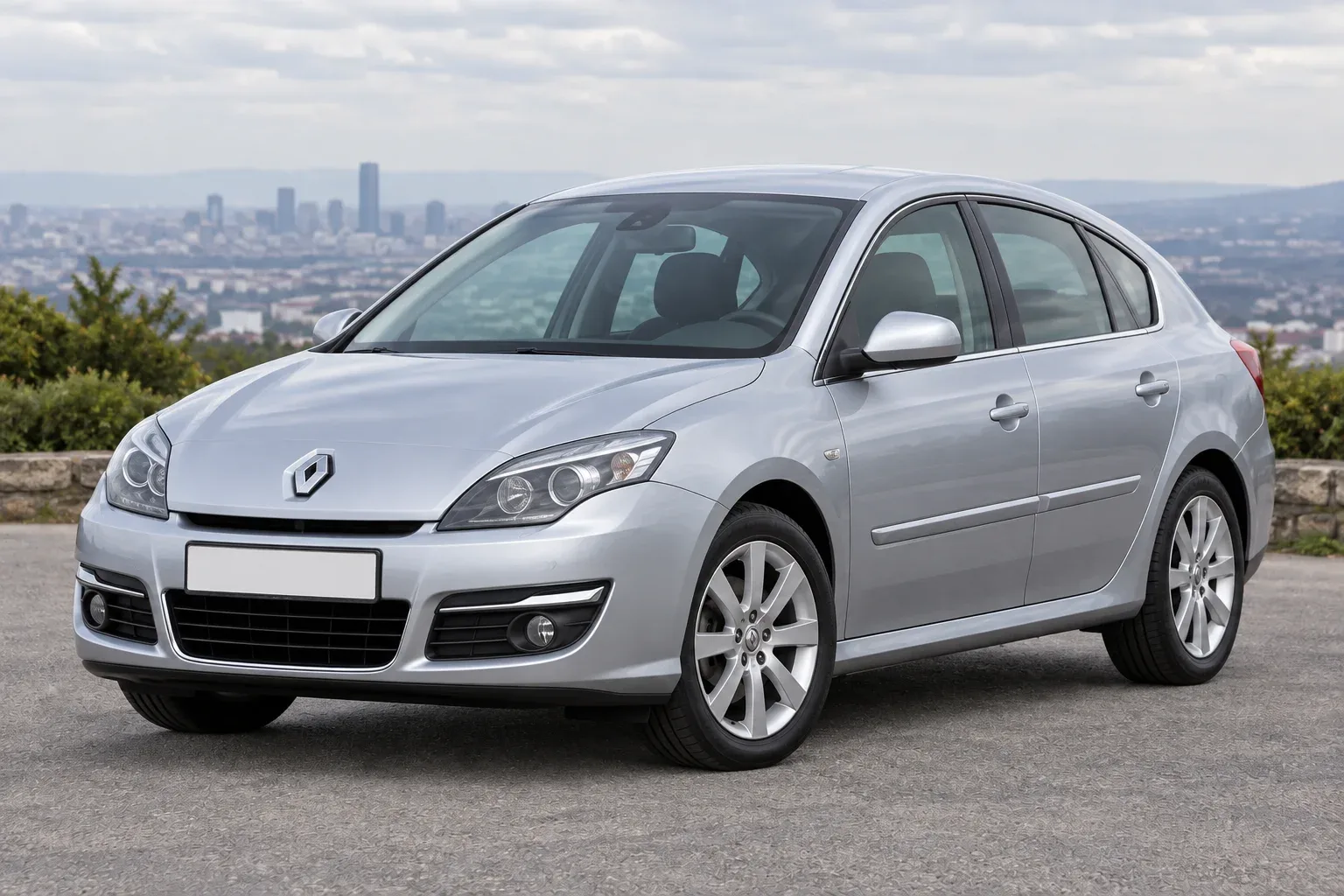 Renault Laguna 3 — сгенерированная иллюстрация модели при дневном освещении