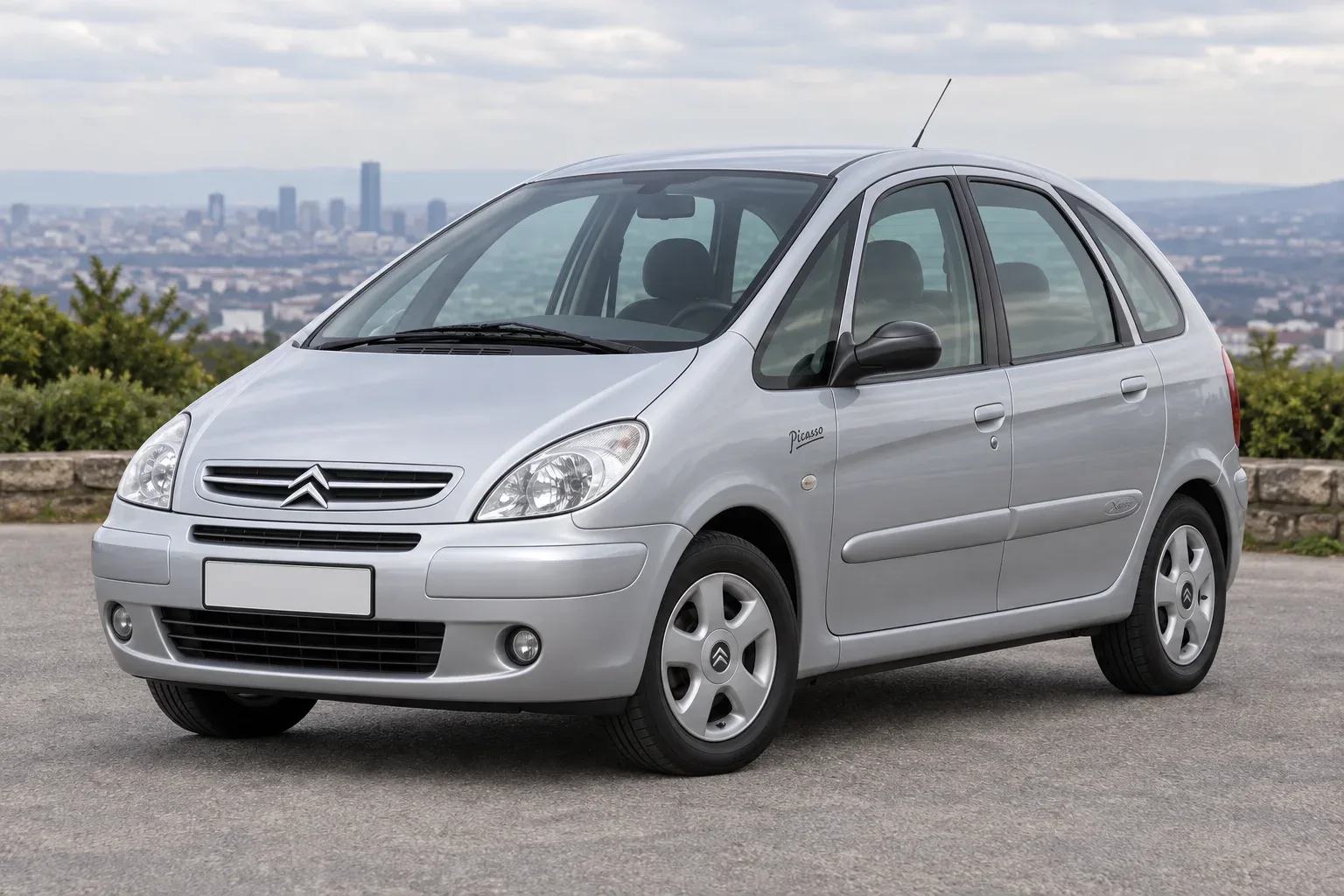 Citroën Xsara Picasso — сгенерированная иллюстрация модели при дневном освещении