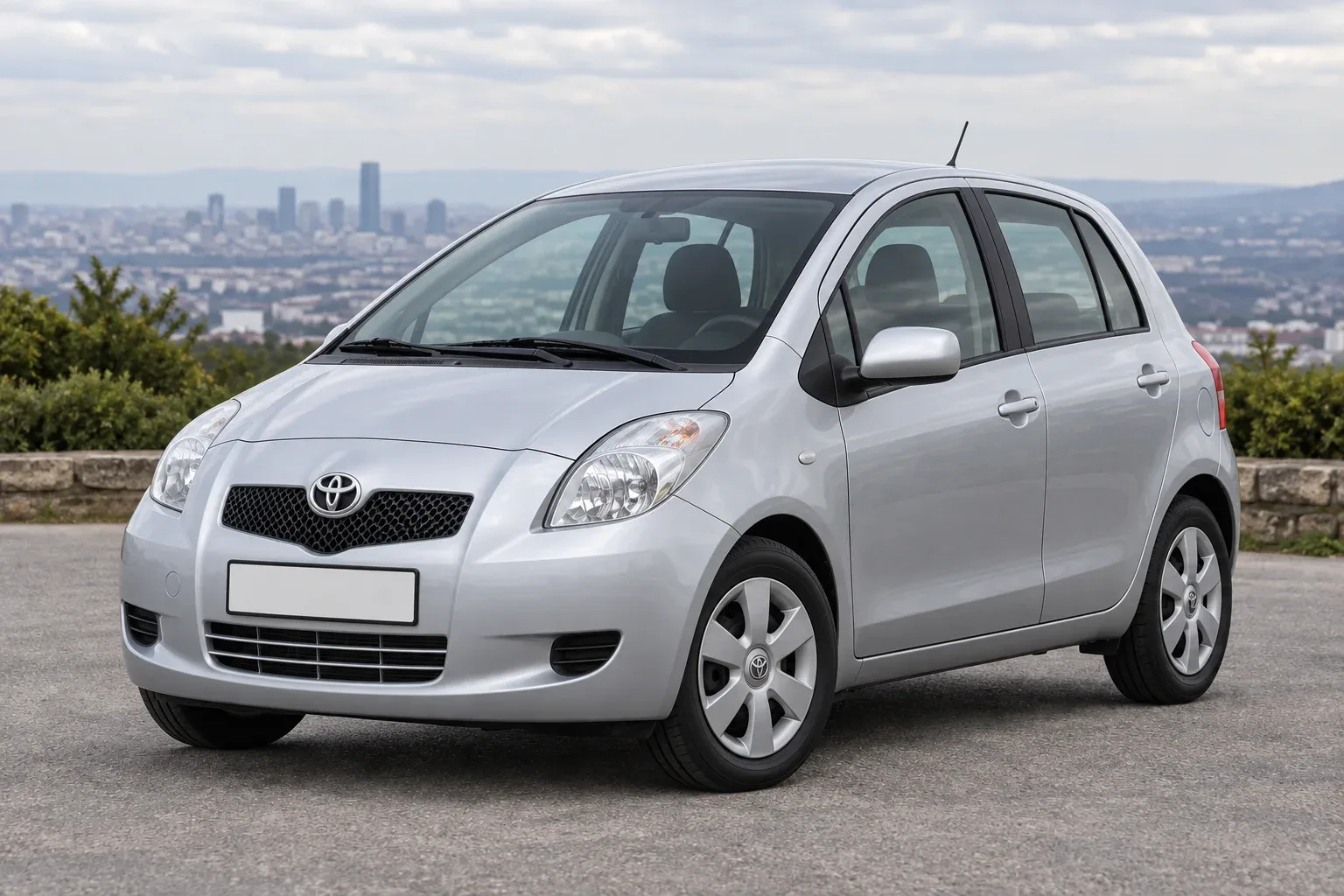 Toyota Yaris 2 — сгенерированная иллюстрация модели при дневном освещении