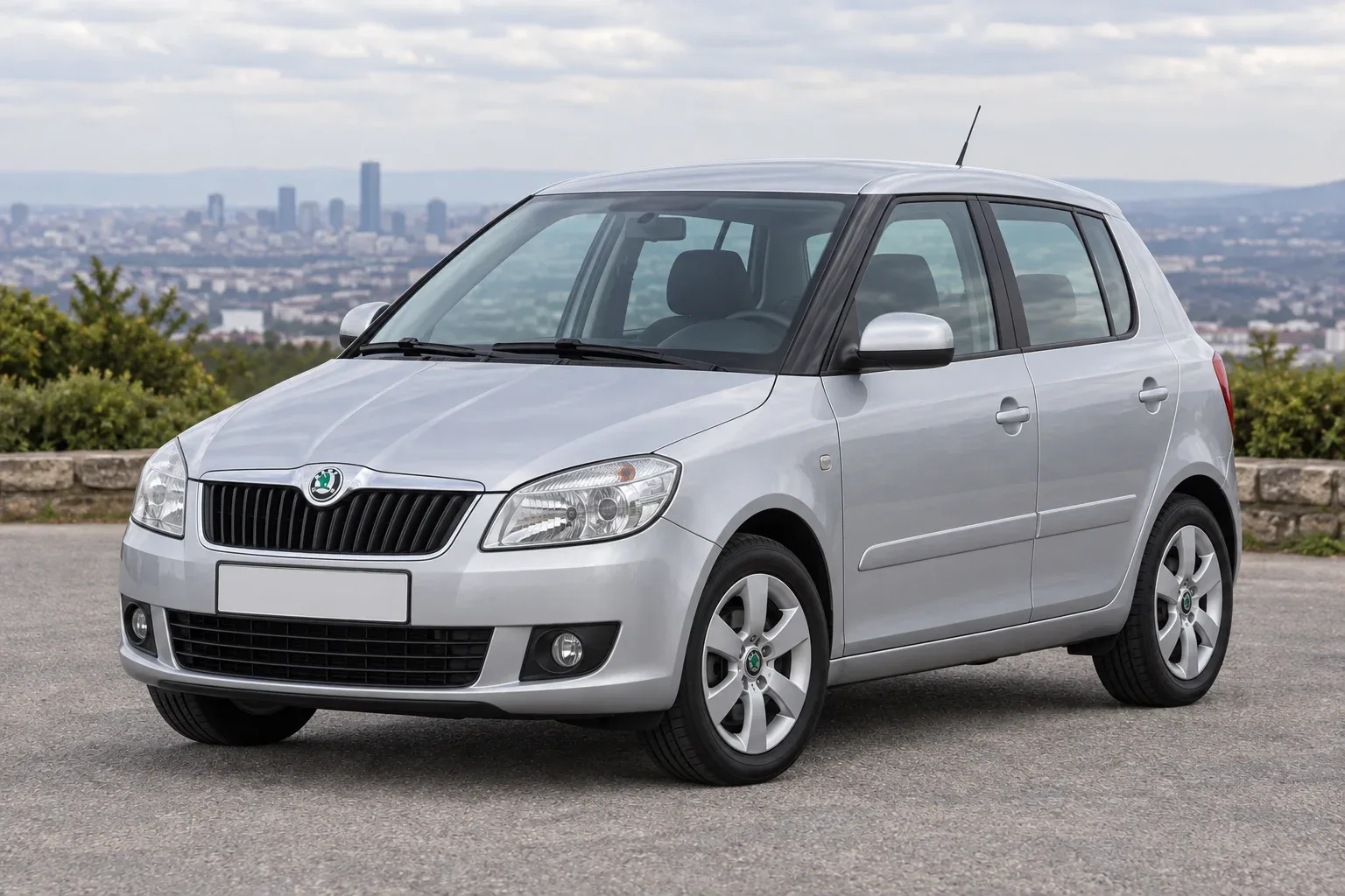 Škoda Fabia 2 / 5J — сгенерированная иллюстрация модели при дневном освещении