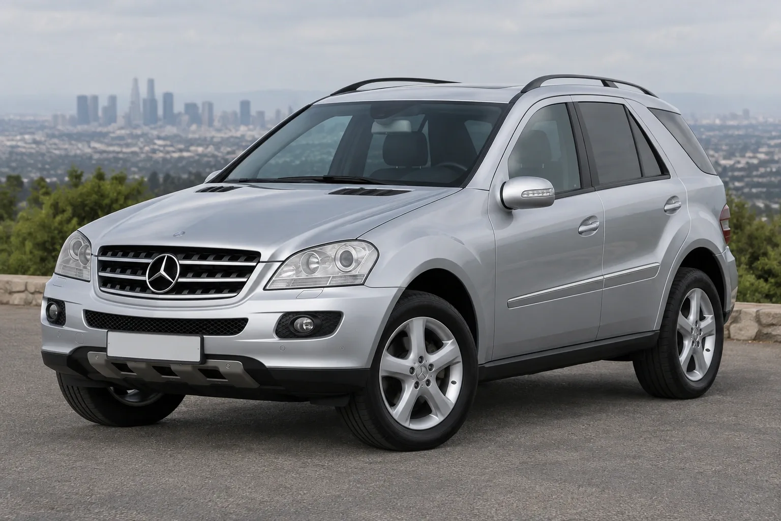 Mercedes-Benz ML W164 — сгенерированная иллюстрация модели при дневном освещении