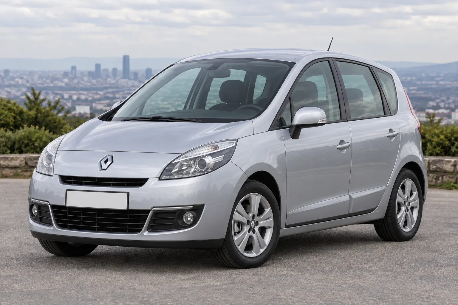 Renault Scenic 3 — сгенерированная иллюстрация модели при дневном освещении