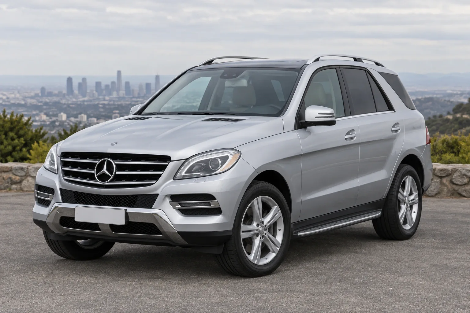Mercedes-Benz ML / GLE W166 — сгенерированная иллюстрация модели при дневном освещении
